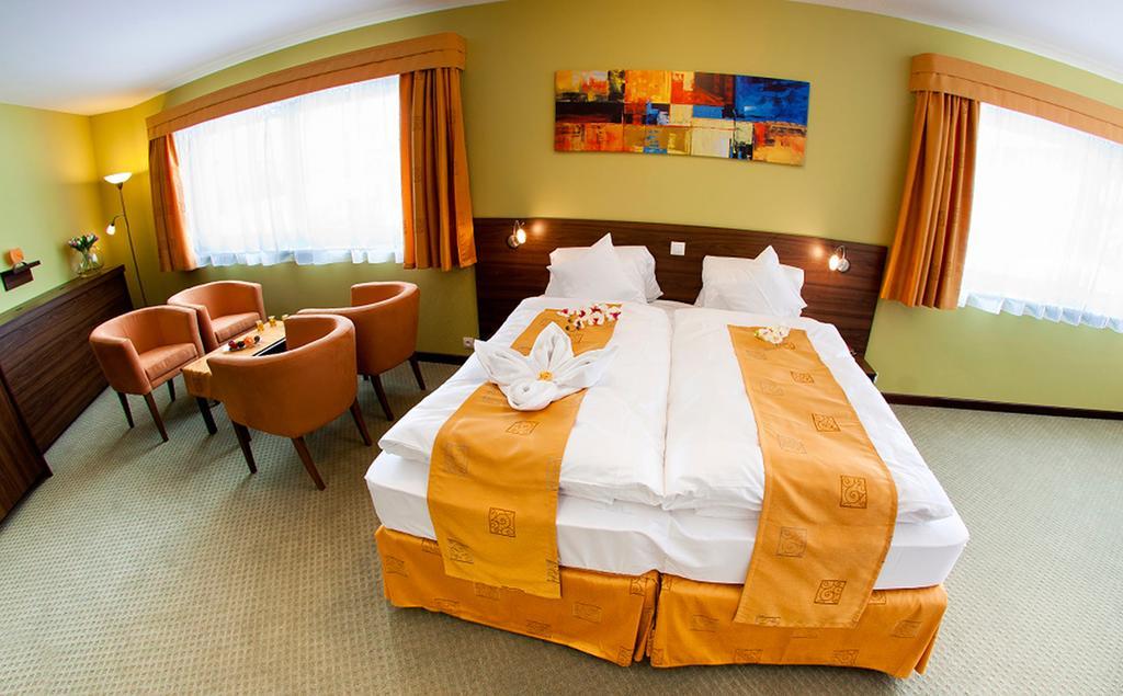 Hotel Active ปราฮากิเต ภายนอก รูปภาพ